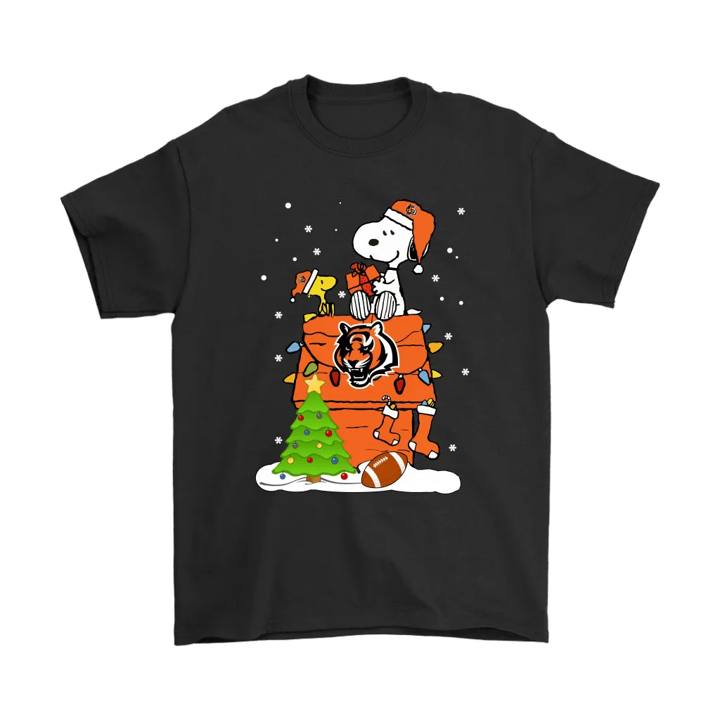 A Happy Christmas With Cincinnati Bengals Snoopy Men Women T-shirt, Hoodie, Sweatshirt