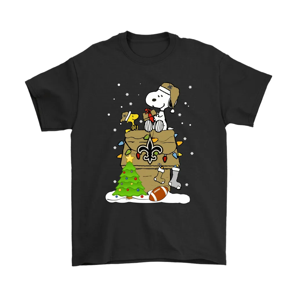 A Happy Christmas With New Orleans Saints Snoopy Men Women T-shirt, Hoodie, Sweatshirt