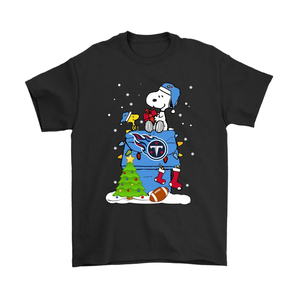 A Happy Christmas With Tennessee Titans Snoopy Men Women T-shirt, Hoodie, Sweatshirt