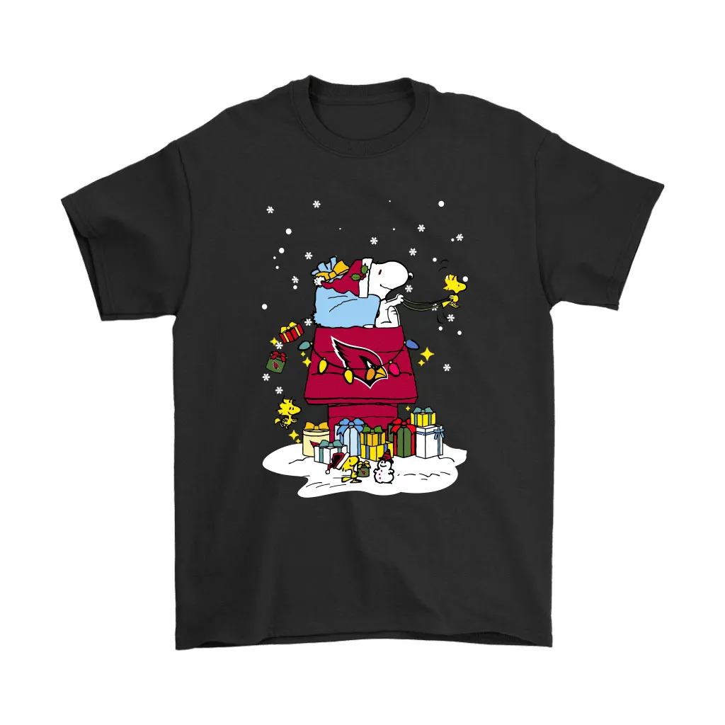 Arizona Cardinals Santa Snoopy Brings Christmas To Town Men Women T-shirt, Hoodie, Sweatshirt