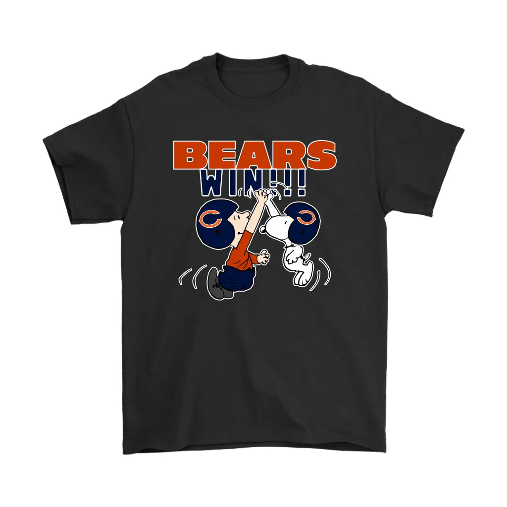 Charlie Snoopy High Five Chicago Bears Win Nfl Men Women T-shirt, Hoodie, Sweatshirt