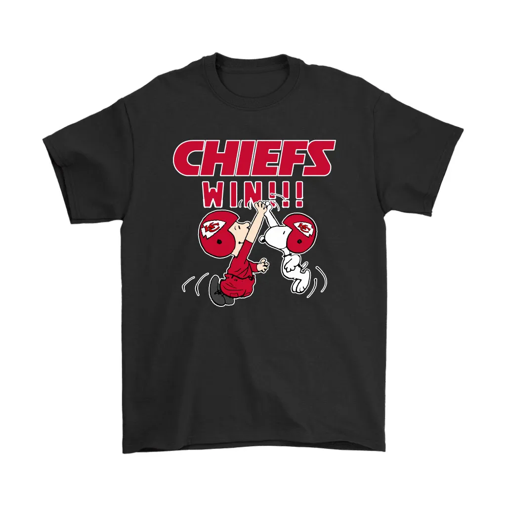 Charlie Snoopy High Five Kansas City Chiefs Win Nfl Men Women T-shirt, Hoodie, Sweatshirt