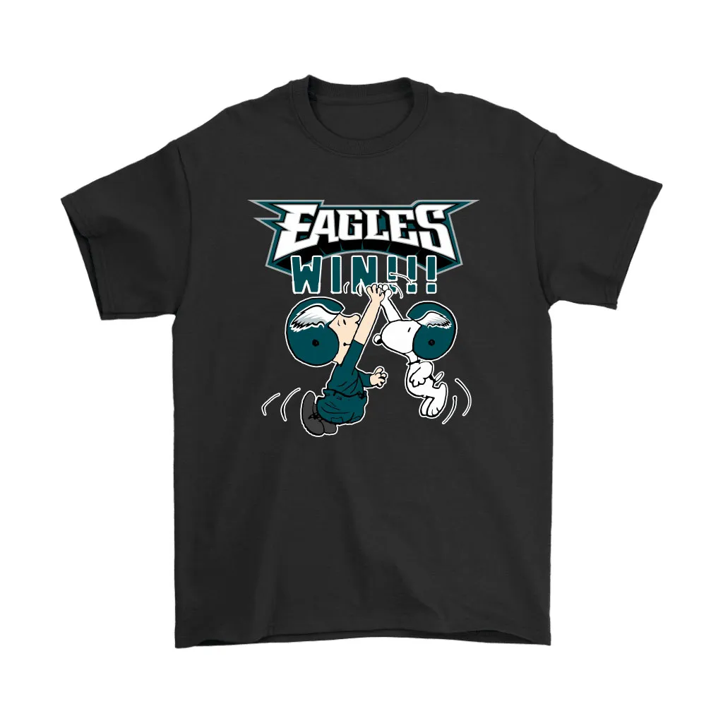 Charlie Snoopy High Five Philadelphia Eagles Win Nfl Men Women T-shirt, Hoodie, Sweatshirt