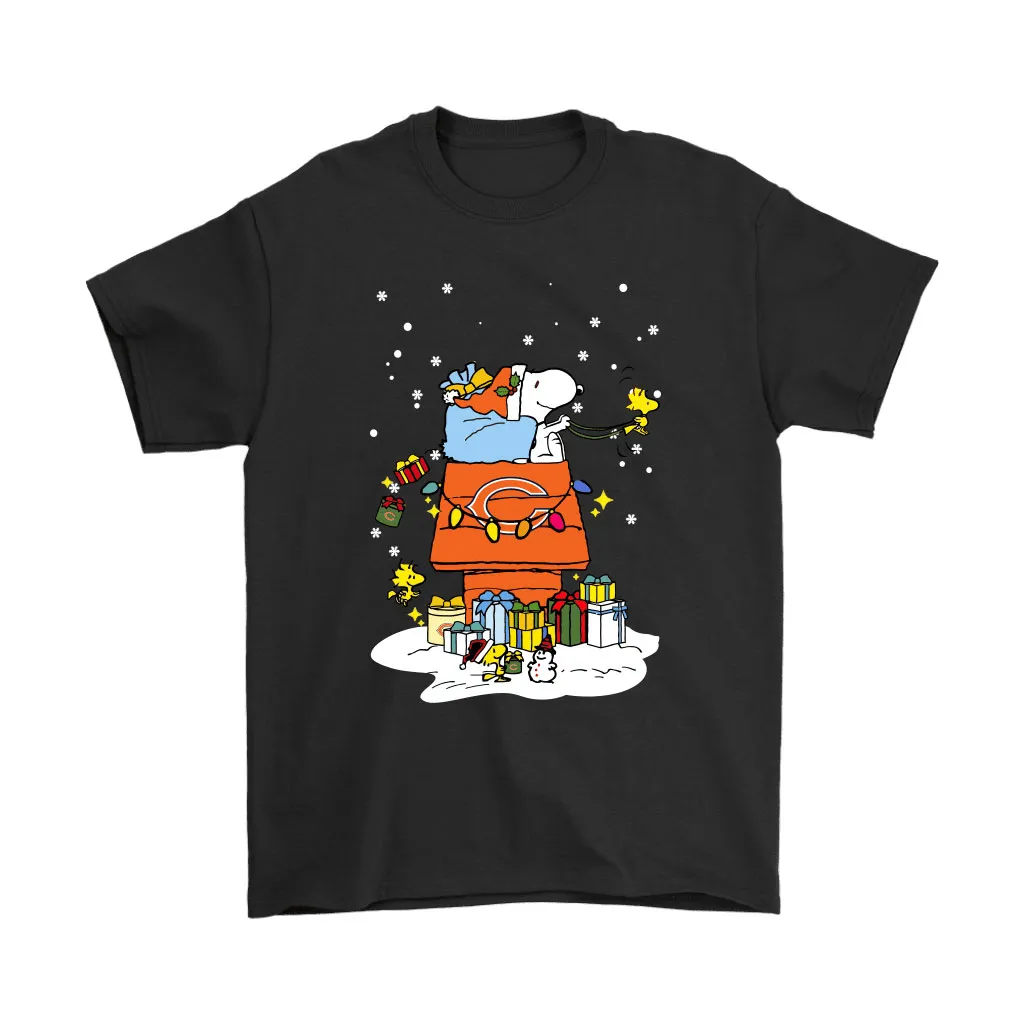 Chicago Bears Santa Snoopy Brings Christmas To Town Men Women T-shirt, Hoodie, Sweatshirt