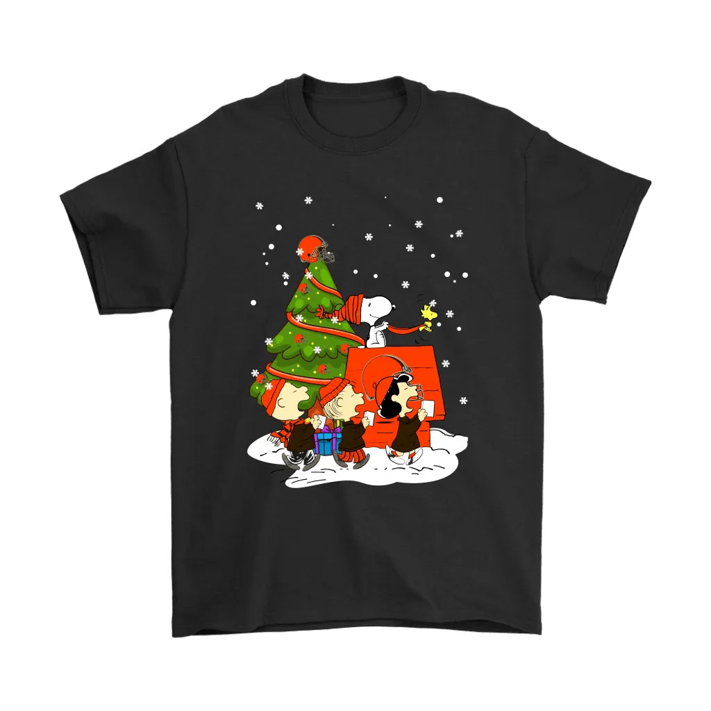 Cleveland Browns Are Coming To Town Snoopy Christmas Men Women T-shirt, Hoodie, Sweatshirt