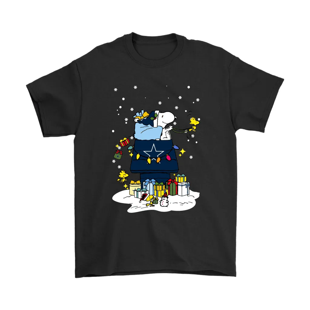 Dallas Cowboys Santa Snoopy Brings Christmas To Town Men Women T-shirt, Hoodie, Sweatshirt