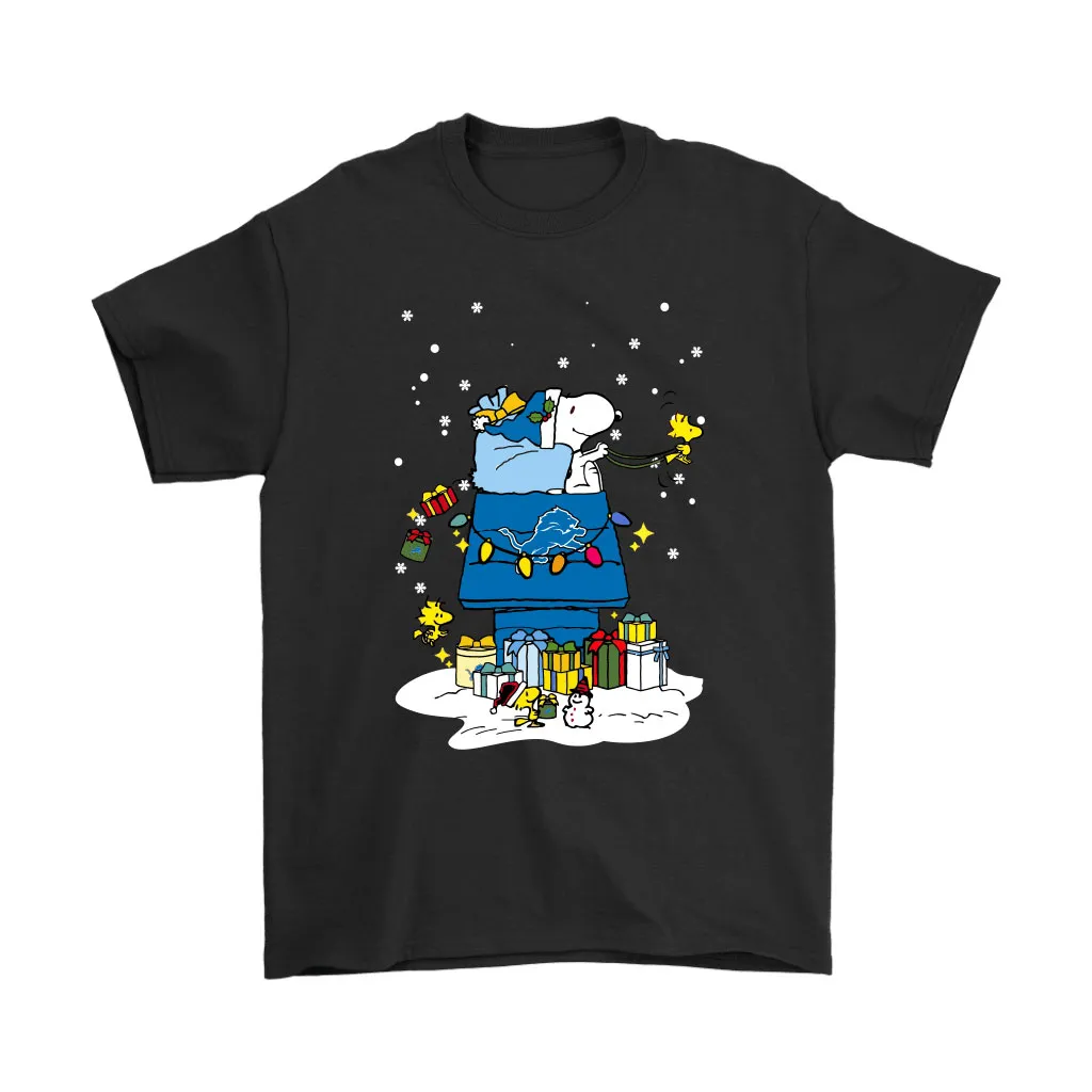 Detroit Lions Santa Snoopy Brings Christmas To Town Men Women T-shirt, Hoodie, Sweatshirt