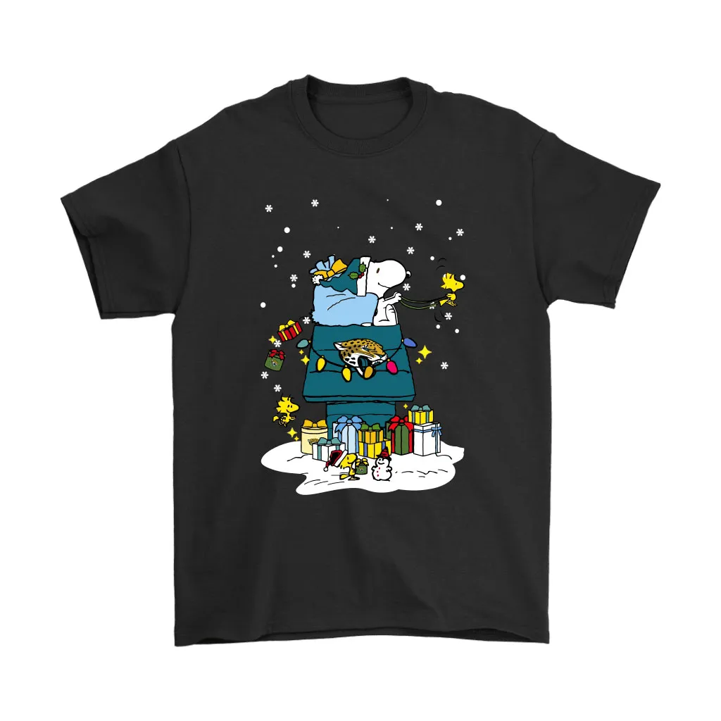 Jacksonville Jaguars Santa Snoopy Brings Christmas To Town Men Women T-shirt, Hoodie, Sweatshirt