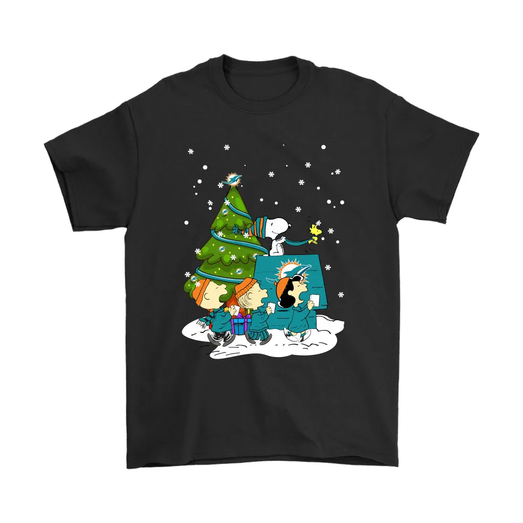 Miami Dolphins Are Coming To Town Snoopy Christmas Men Women T-shirt, Hoodie, Sweatshirt