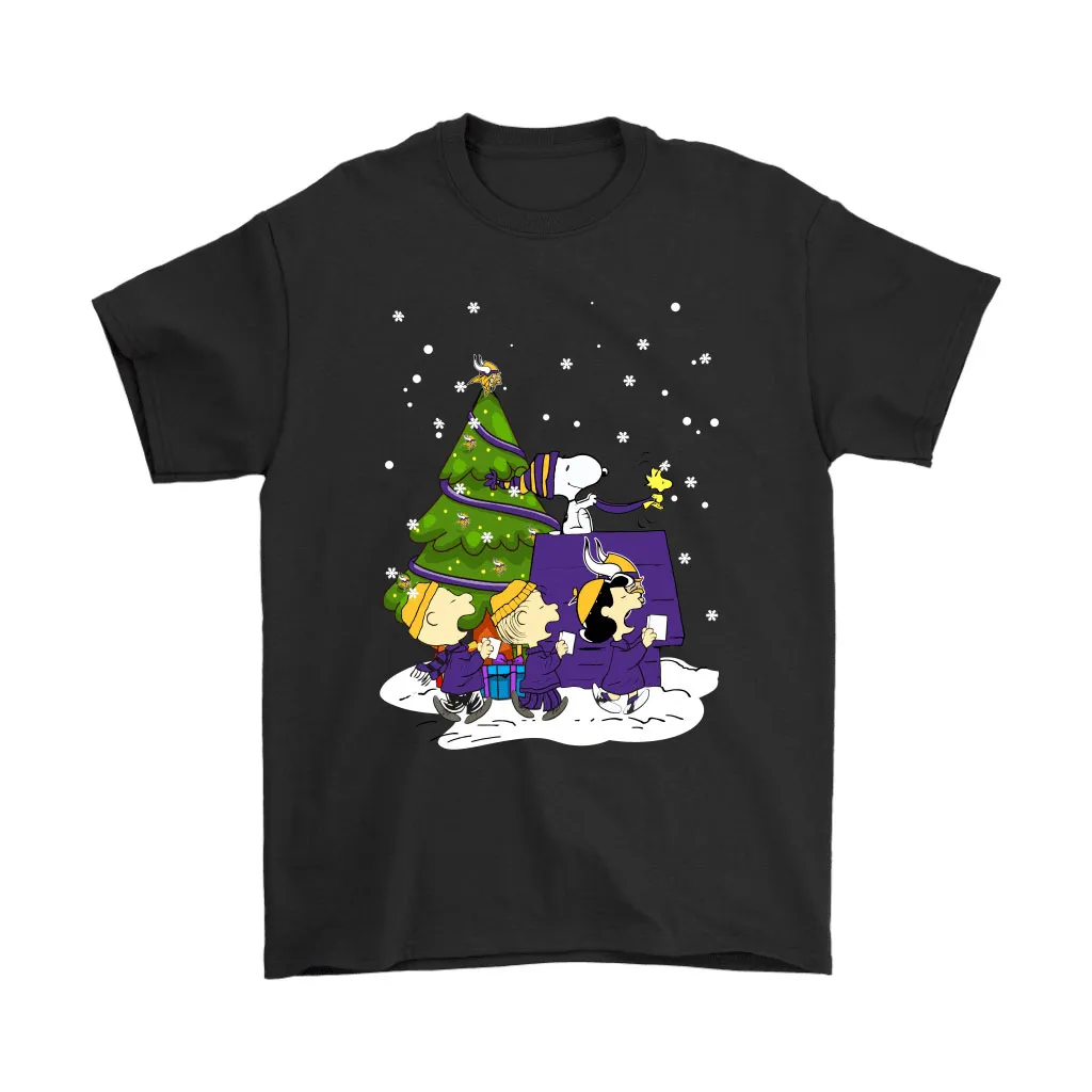 Minnesota Vikings Are Coming To Town Snoopy Christmas Men Women T-shirt, Hoodie, Sweatshirt