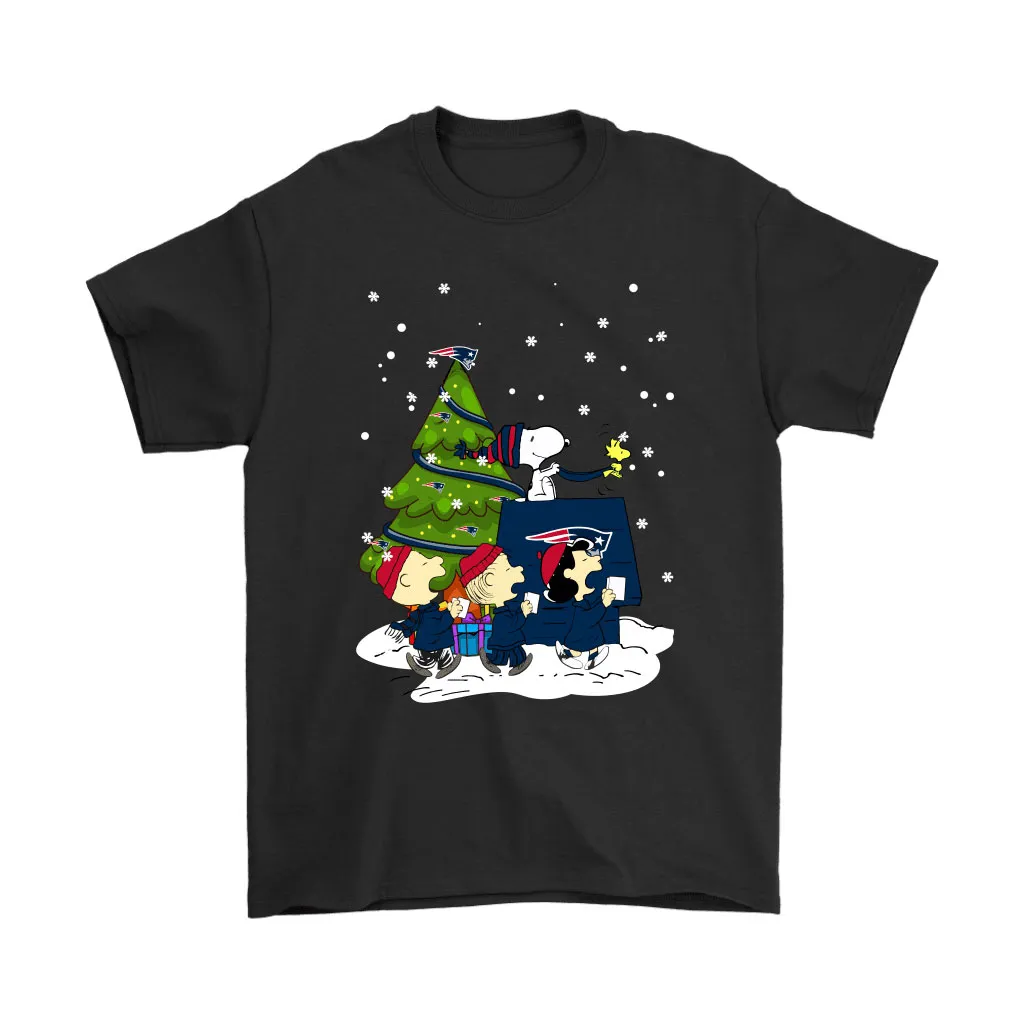 New England Patriots Are Coming To Town Snoopy Christmas Men Women T-shirt, Hoodie, Sweatshirt