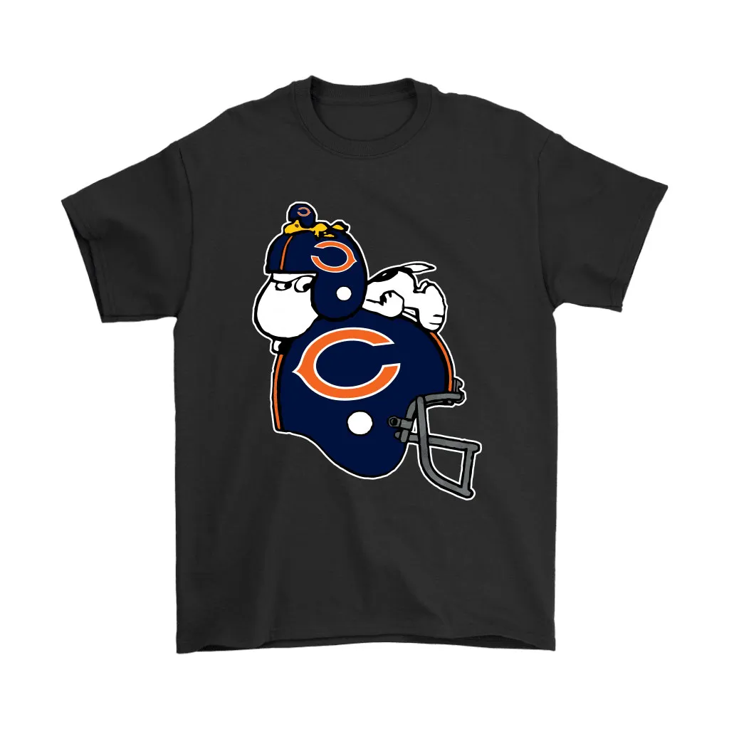 Snoopy And Woodstock Resting On Chicago Bears Helmet Men Women T-shirt, Hoodie, Sweatshirt