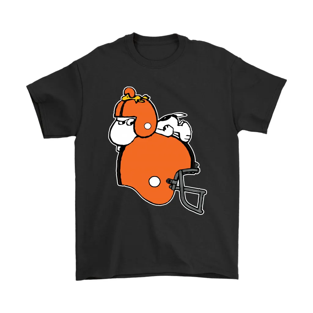 Snoopy And Woodstock Resting On Cleveland Browns Helmet Men Women T-shirt, Hoodie, Sweatshirt