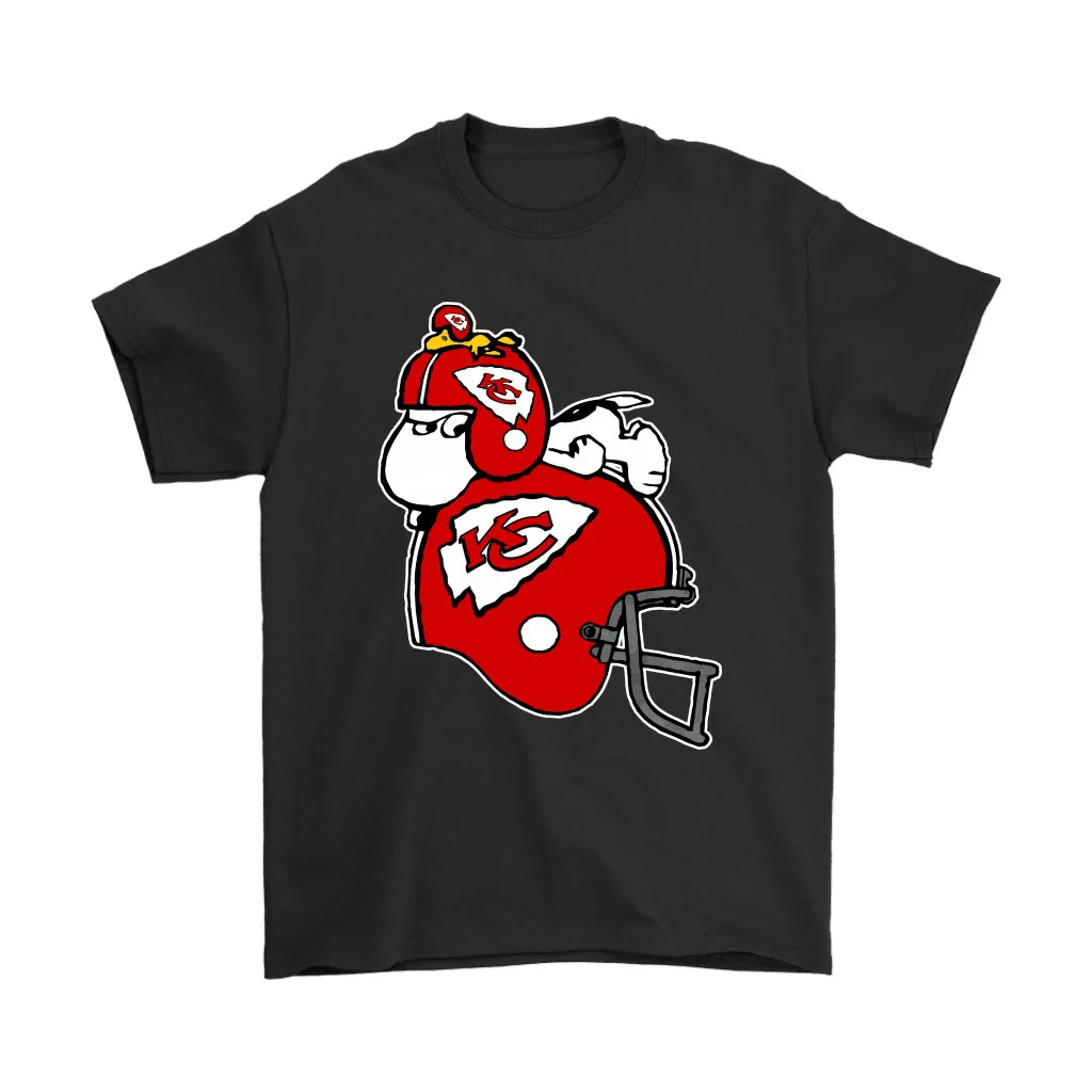 Snoopy And Woodstock Resting On Kansas City Chiefs Helmet Men Women T-shirt, Hoodie, Sweatshirt