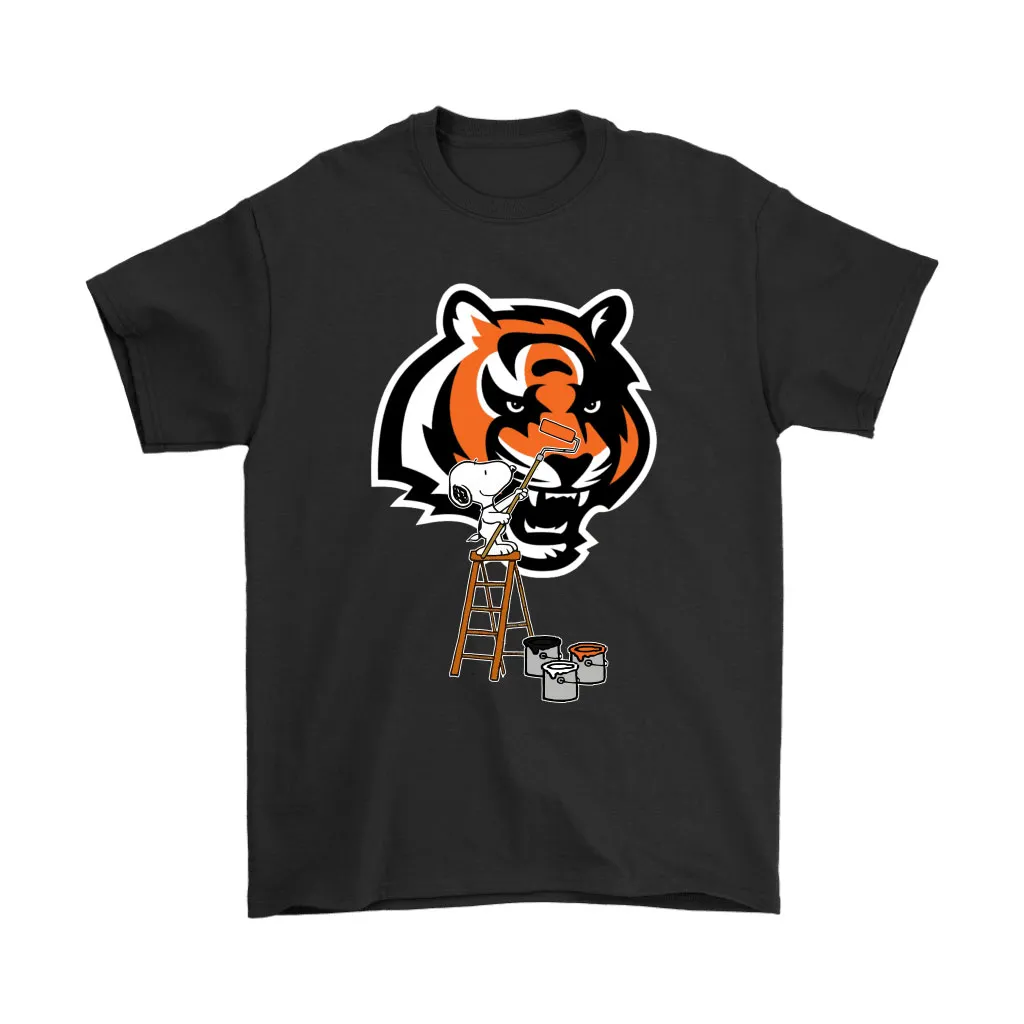 Snoopy Paints The Cincinnati Bengals Logo Nfl Football Men Women T-shirt, Hoodie, Sweatshirt