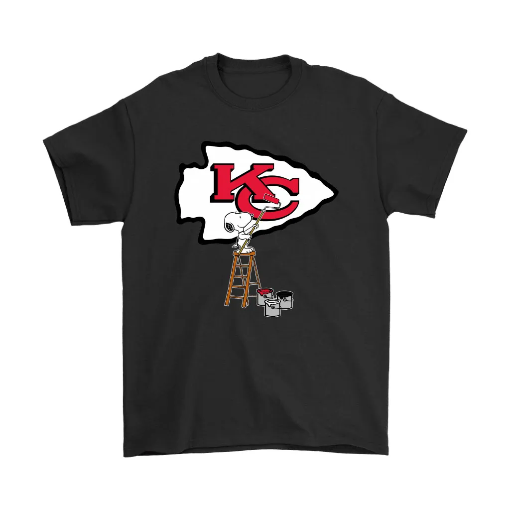 Snoopy Paints The Kansas City Chiefs Logo Nfl Football Men Women T-shirt, Hoodie, Sweatshirt