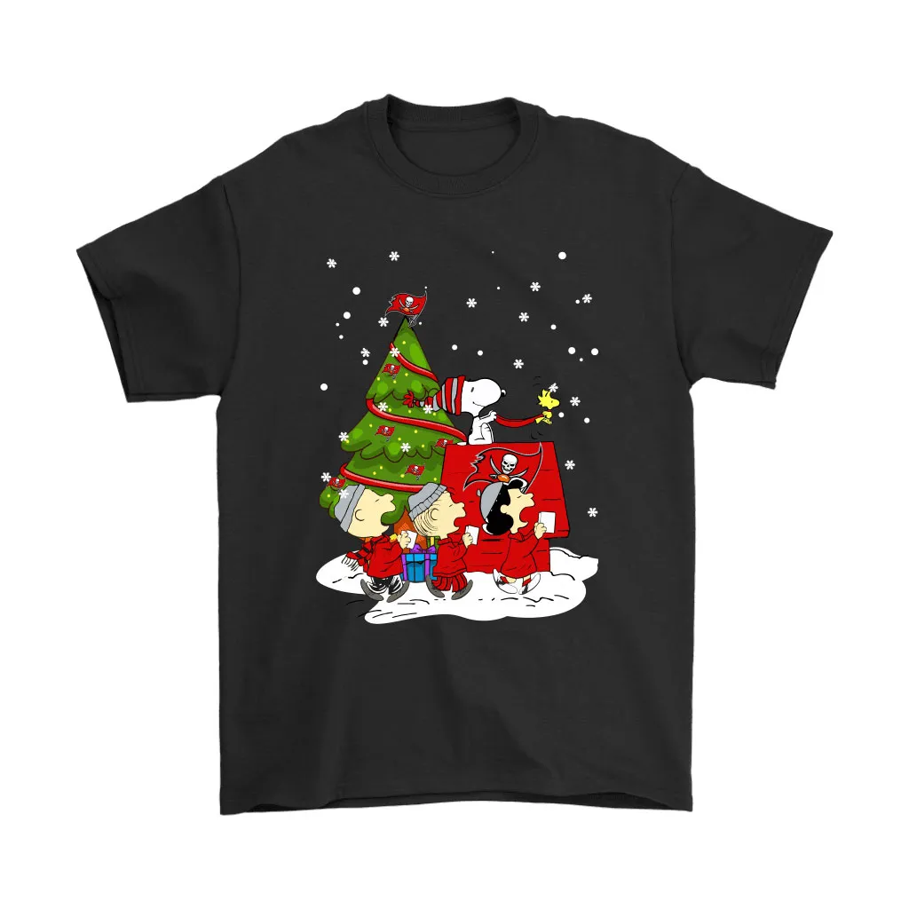 Tampa Bay Buccaneers Are Coming To Town Snoopy Christmas Men Women T-shirt, Hoodie, Sweatshirt